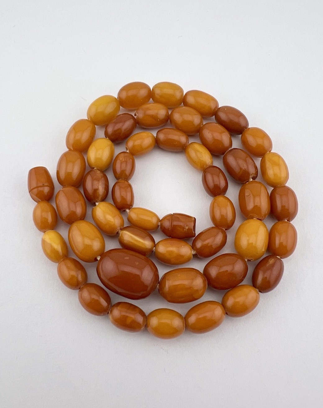 21.5g- Antique Butterscotch Egg Yolk Baltic Amber Swirl Oval Bead Necklace 21.5″