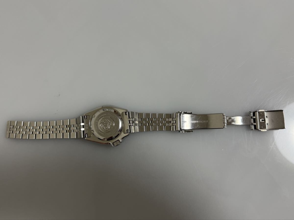 Seiko SKX007J Men’s 42mm Stainless Steel Automatic Dual Date Wristwatch
