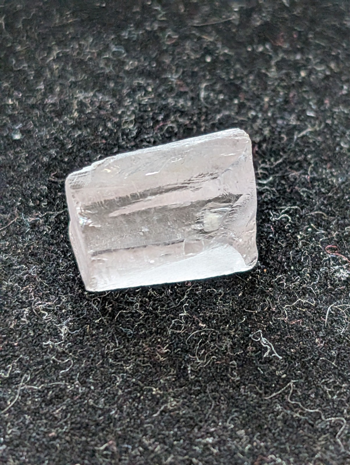 USA Seller 11.18 ct Natural Kunzite IF UV color change facet rough gemstone