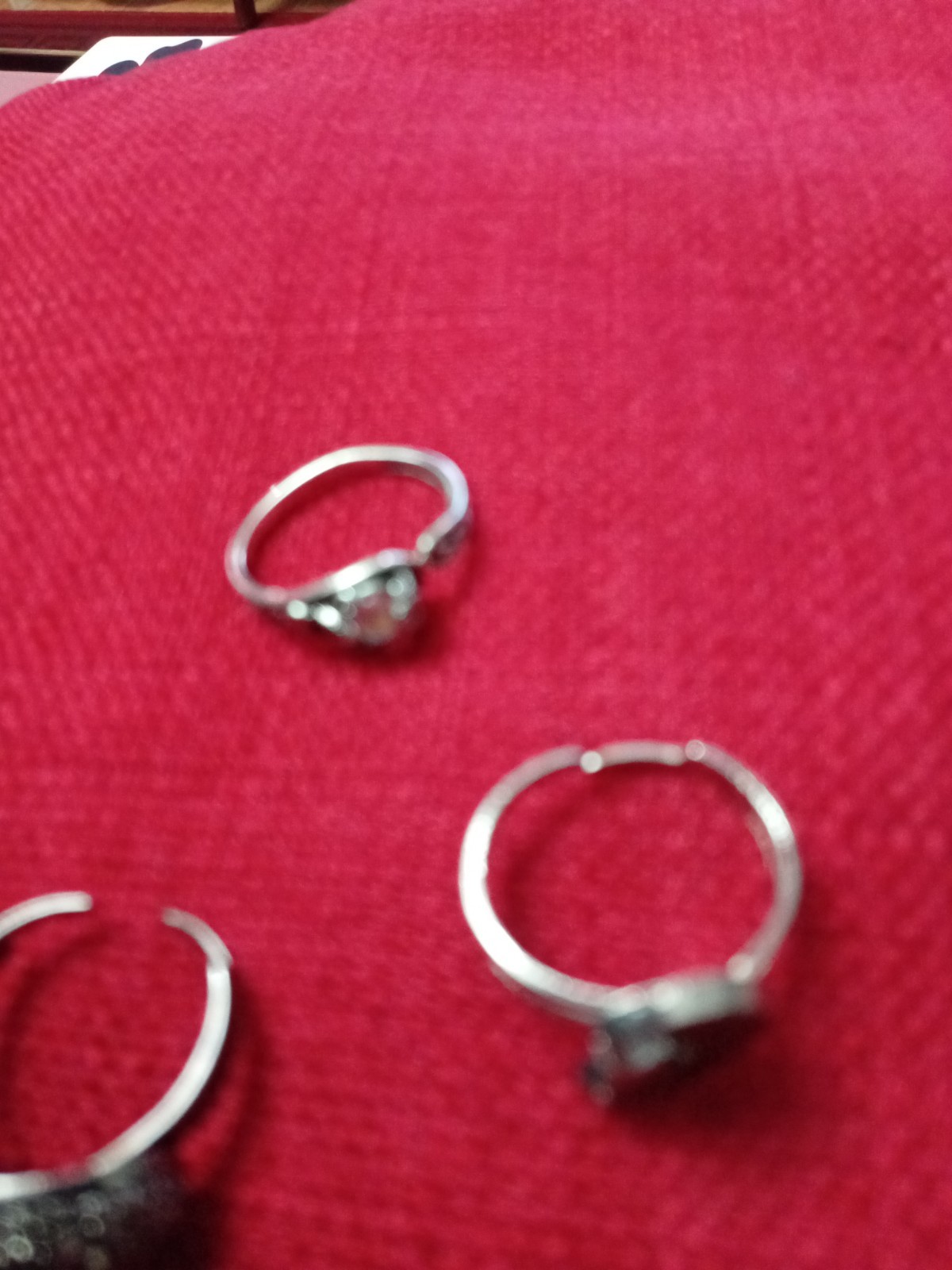 6 Used Ladies Dress Rings 5 One Size 1 Size P .