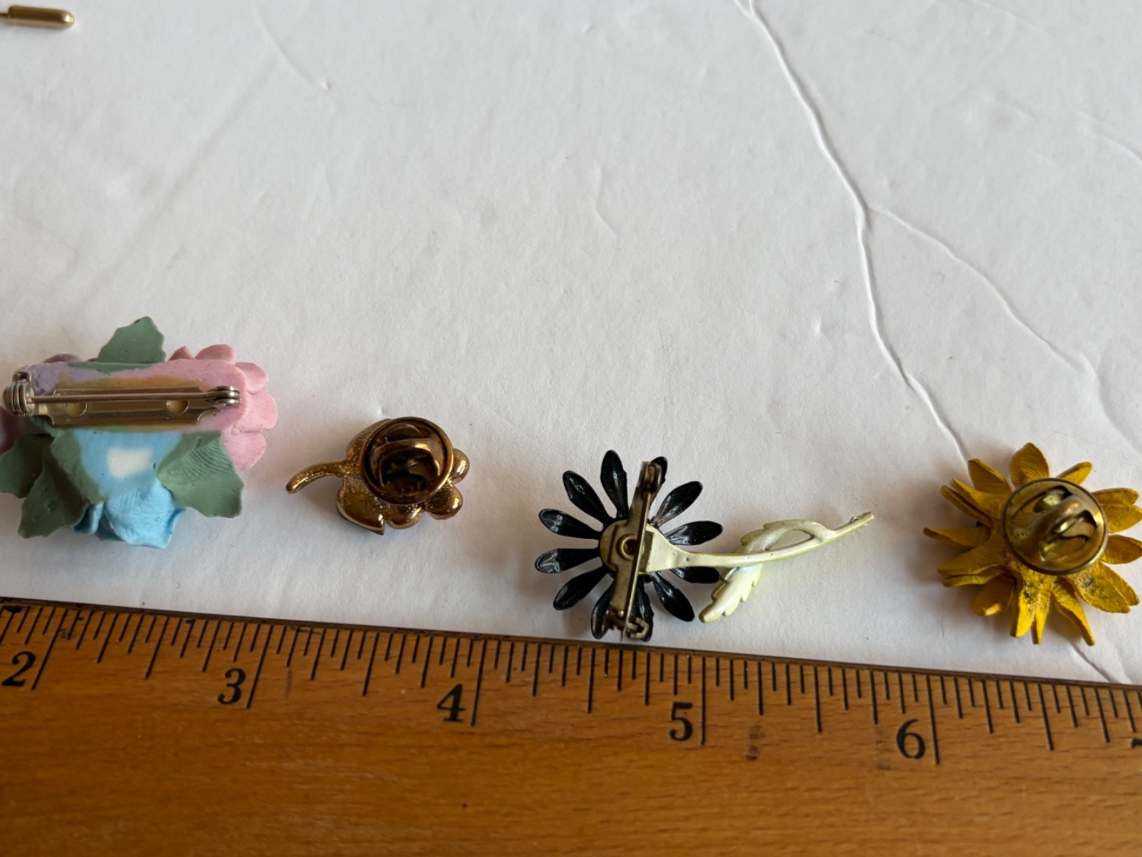 Floral Brooch Lot Of 26 Pins Metal Leather Enamel Porcelain Gold Tone