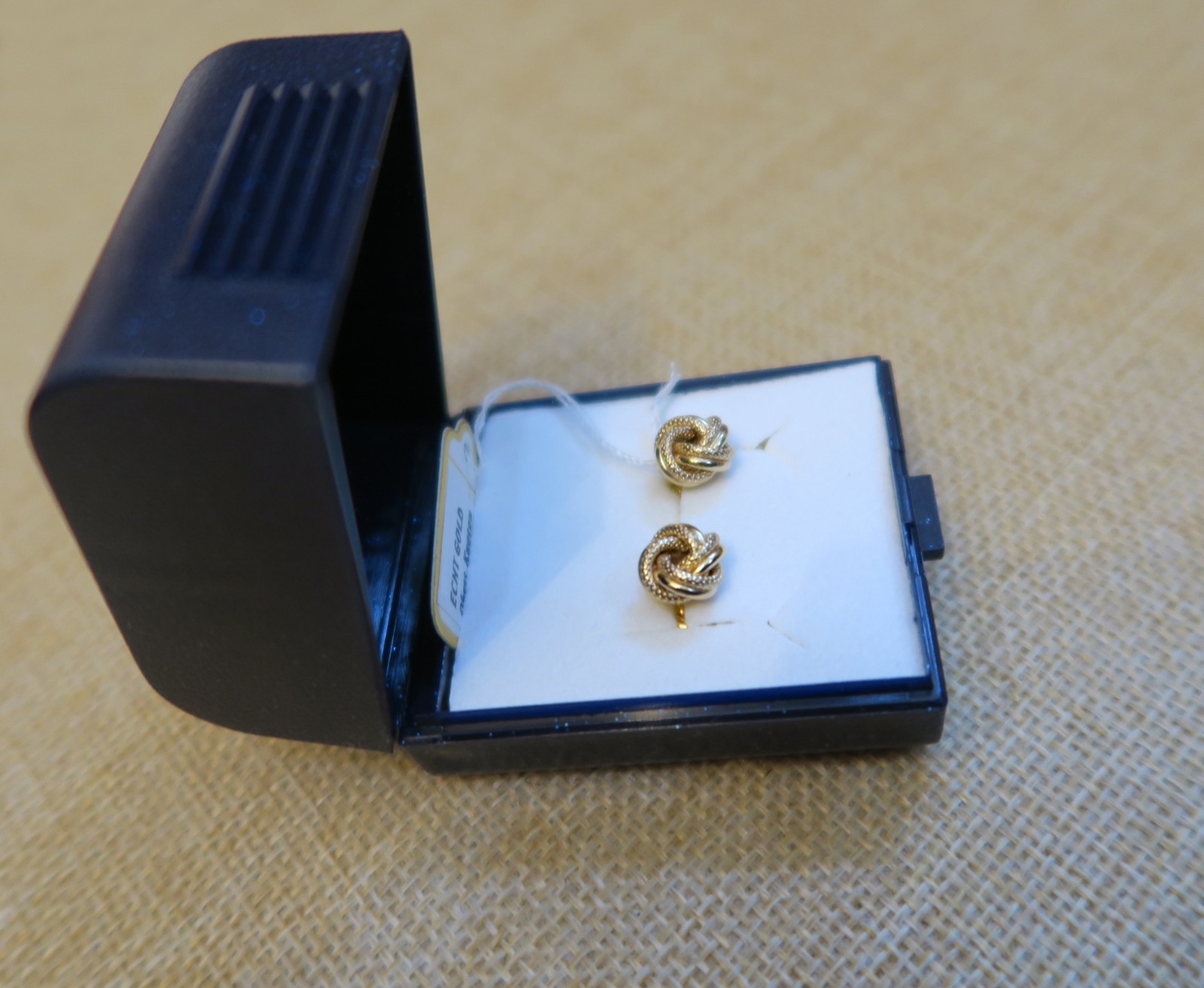 375 REAL GOLD *** Stud Earrings Knot Textured 9mm Dia