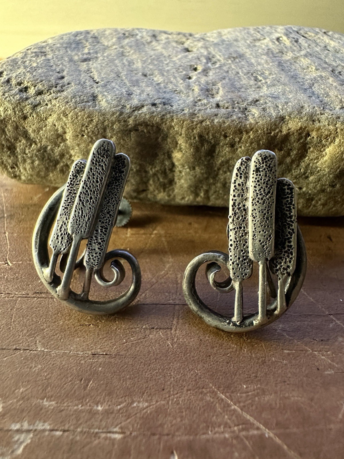 Vintage Sterling Silver Screwback Cattail Earrings.