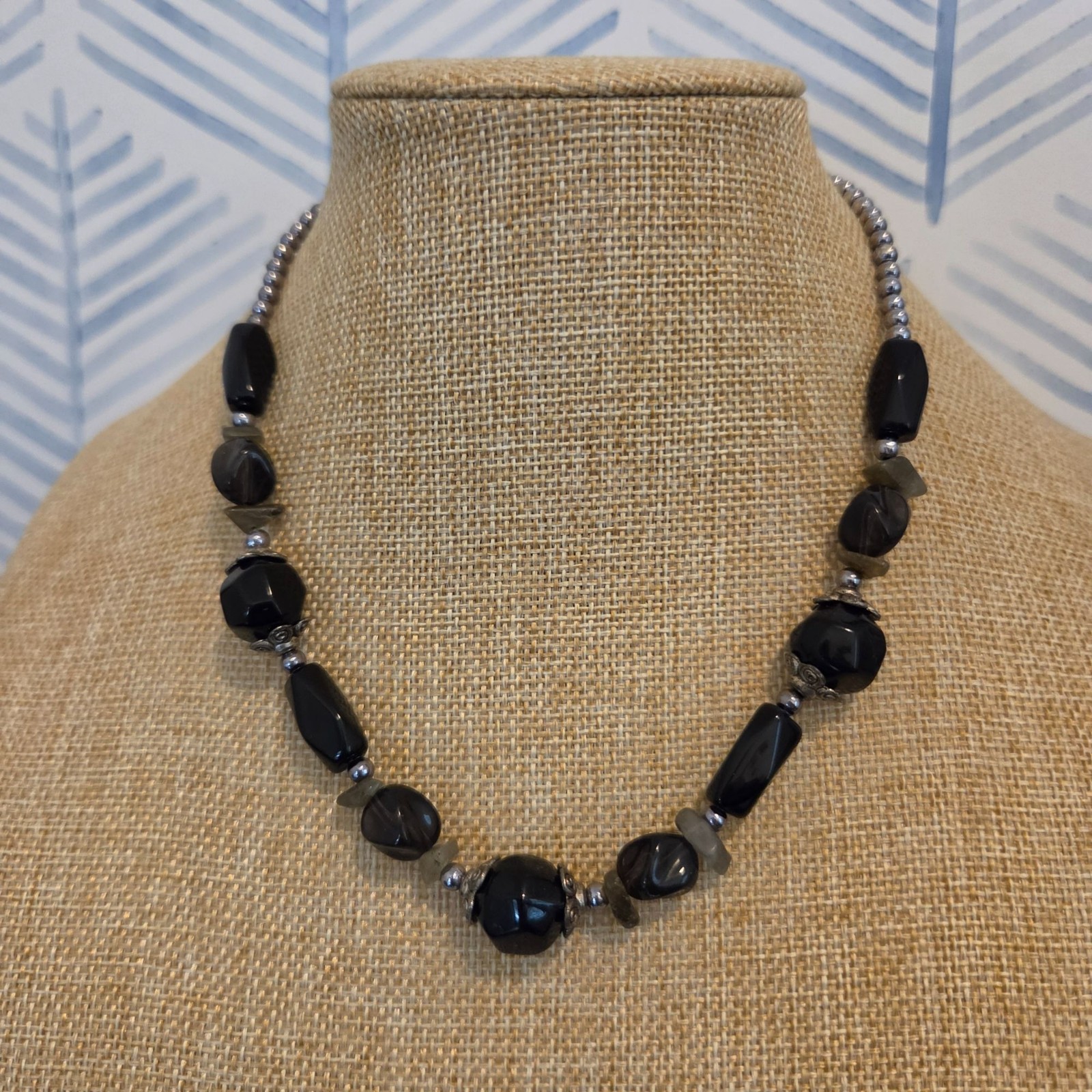 Premier Designs SABLE Antiqued Silver Tone & Black Beaded 16″ Necklace