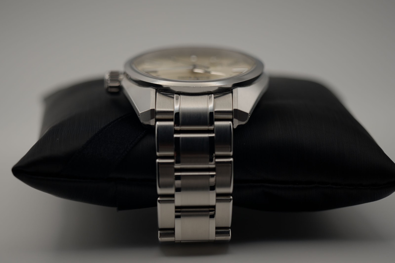 Grand Seiko SBGA373, Champagne/Beige Dial – Full Set