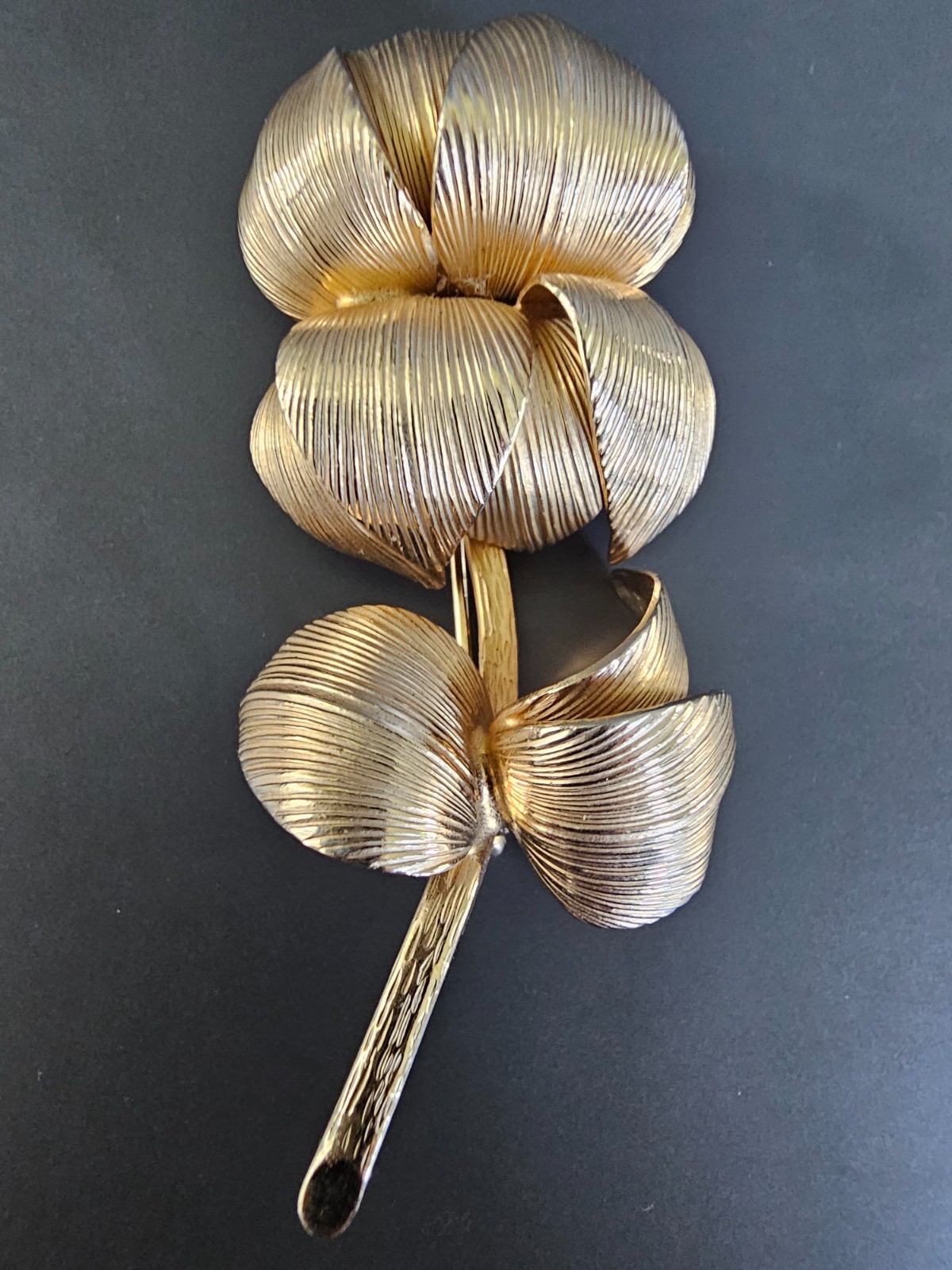 Vintage Signed Giovanni Gold Tone Floral Plant Brooch Pin 3×1″ 1960s Textured