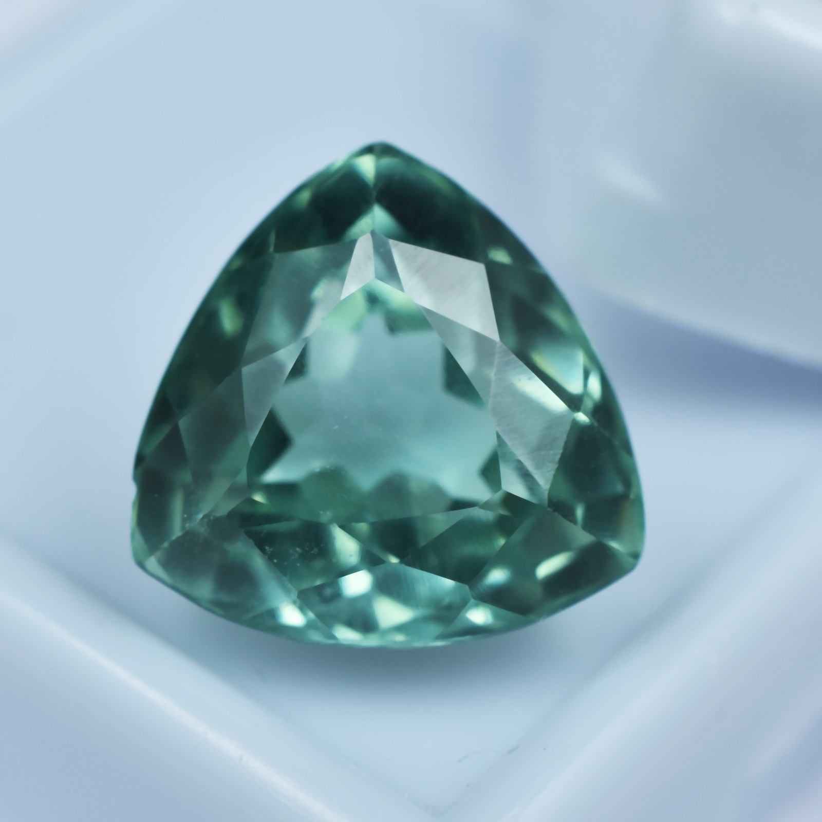 Natural Bluish Green Sapphire Trillion Cut 22.65 Ct Loose Gemstone CERTIFIED