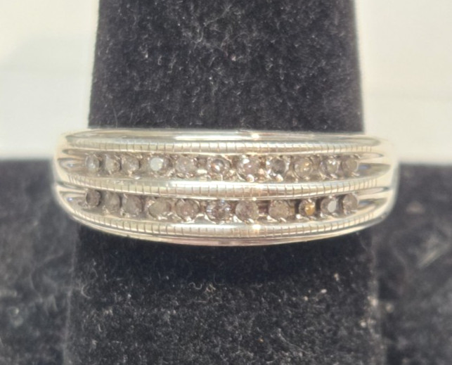 Elegant Sterling Silver 925 Signed Sun Real Diamond “MOM” Band Ring Size 9 1/8