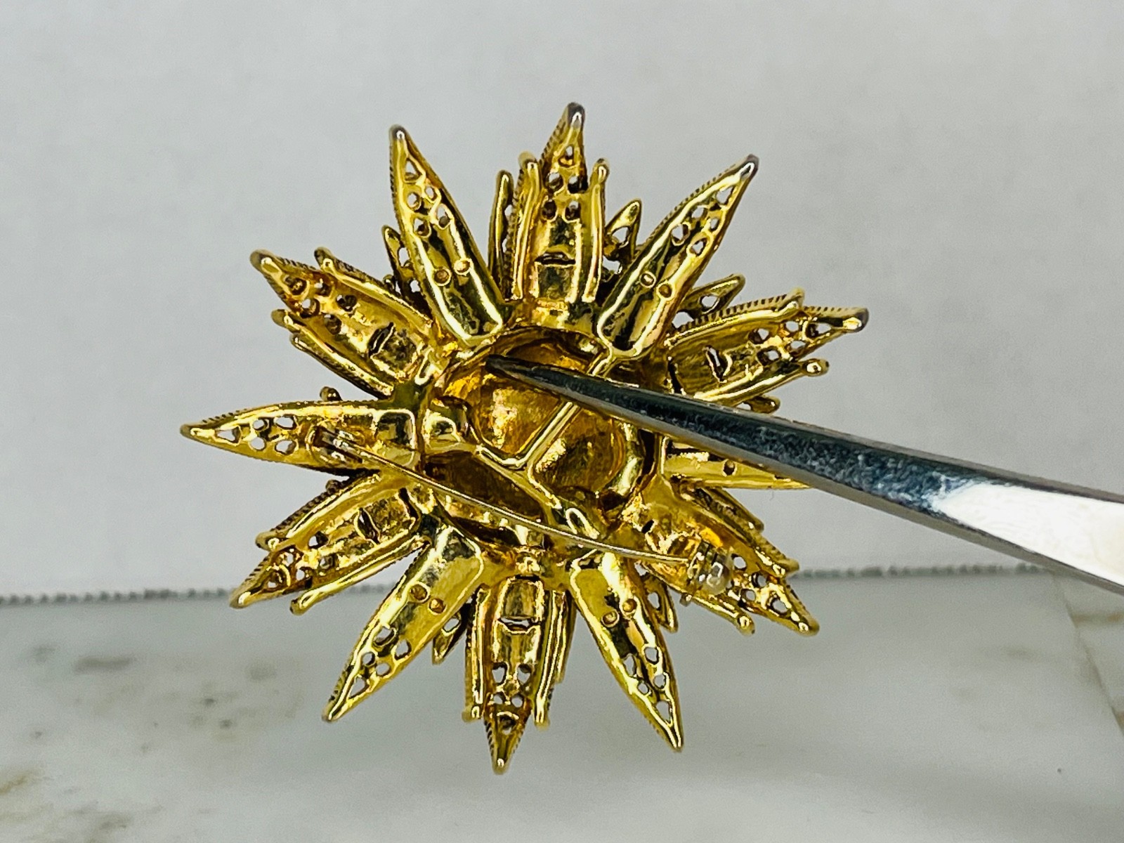 Stunning Starburst Aurora Borealis Textured Brooch Pin Goldtone 2 1/2 Inches