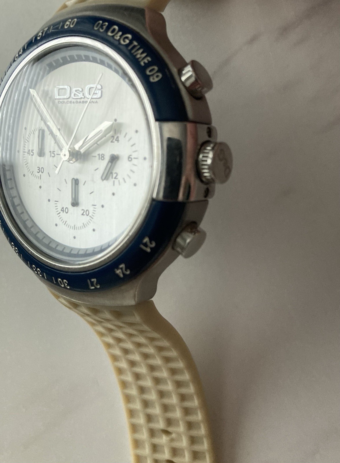 D&G Time Chronograph Silver Dial Blue Bezel Beige Rubber 50m with new battery