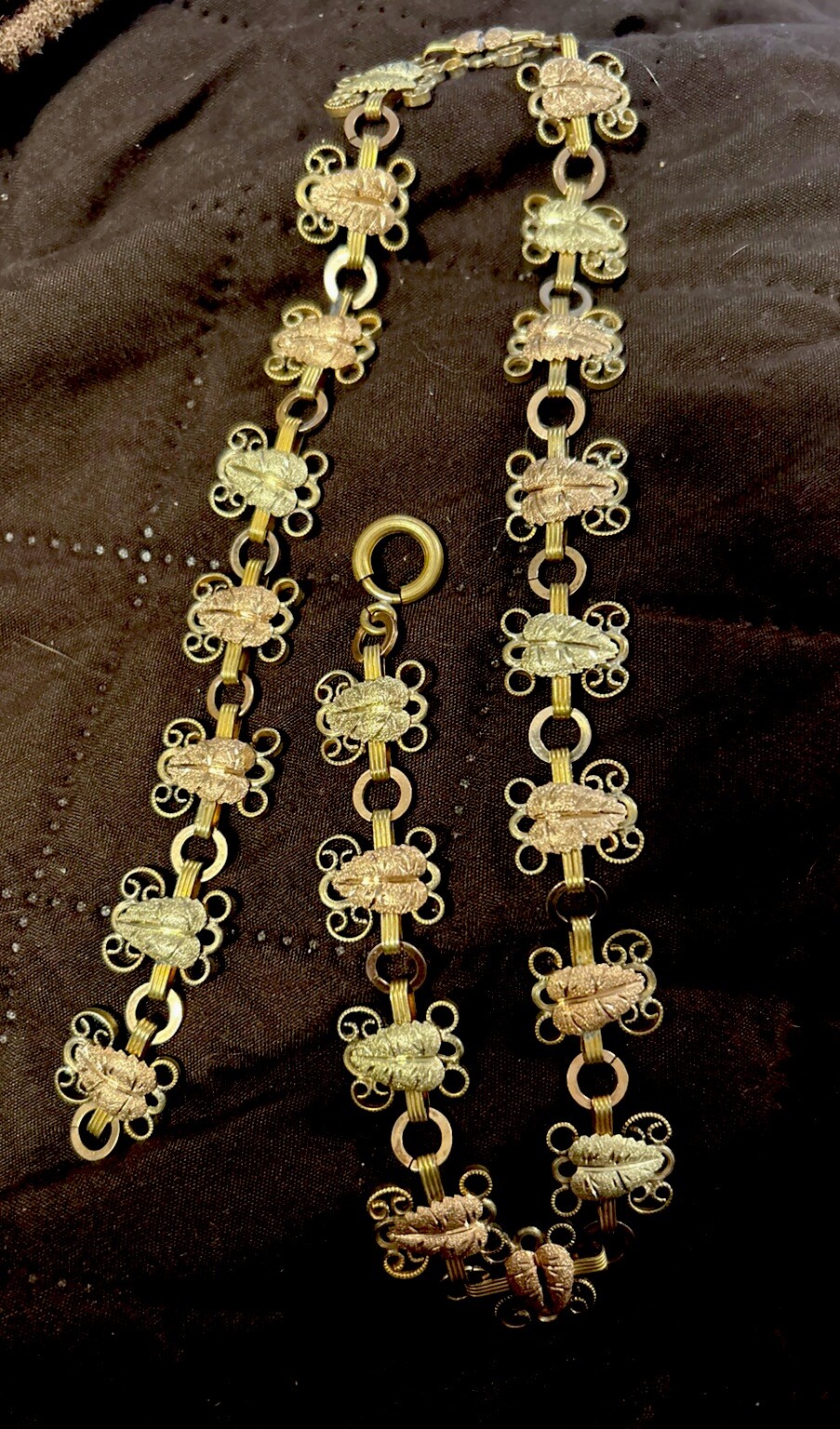 Vtg Victorian 10k? Black Hills Two tone Gold Leaf Booklink 18” Neckl See Details