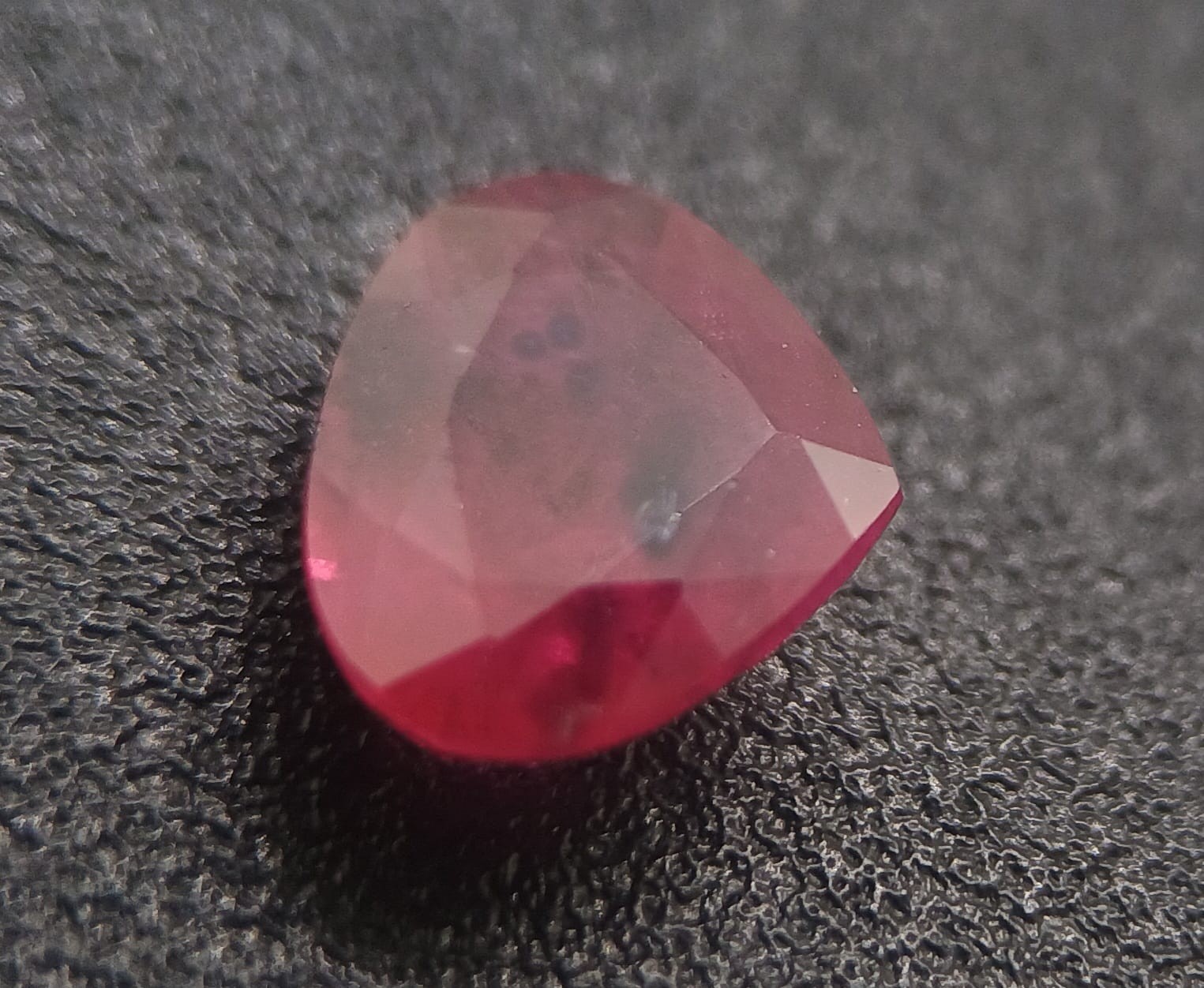 NATURAL AUSTRALIAN Pinkish Red Blue Spots Sapphire 1.49ct Tasmania Heart Ruby