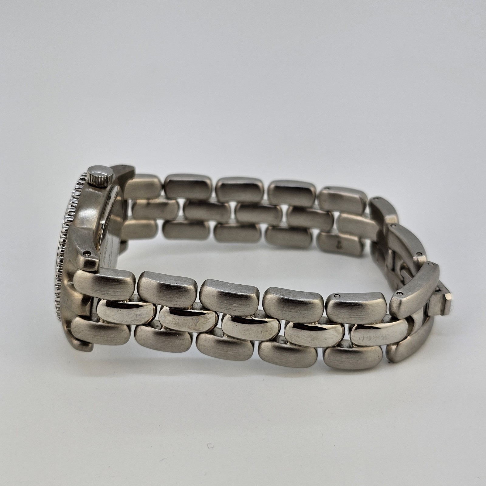 28MM Women’s Watch Gray Dial Gemmed Bezel Gray Bracelet Band 6″ New Battery