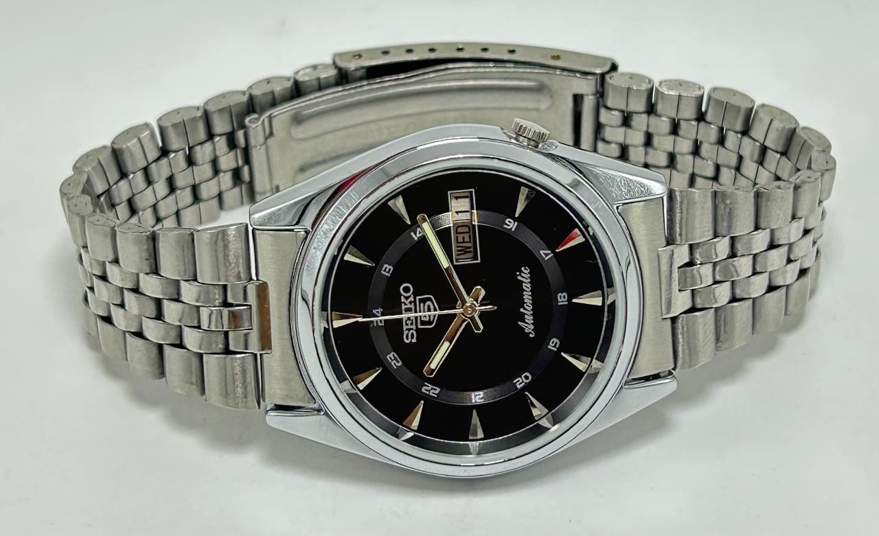 Vintage Seiko 5 Black Dial Automatic Japan Movement No.7009A Men’s Wrist Watch.