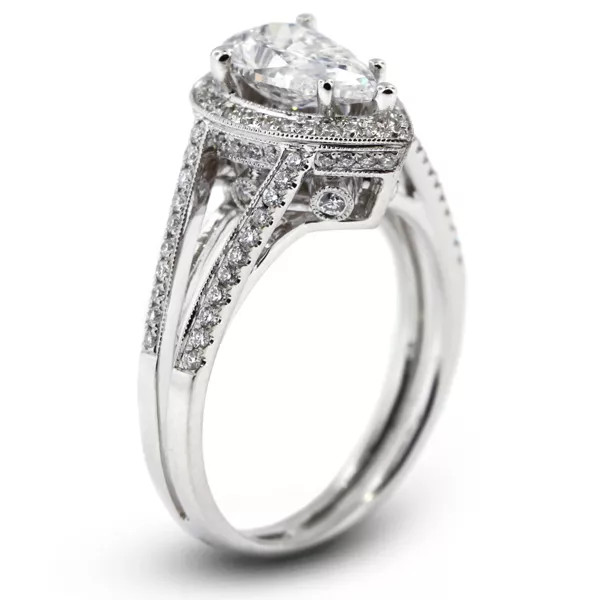 Side Stone Engagement Ring 18K Gold Halo 1.80 Carat Pear Lab-Grown Diamond E SI1