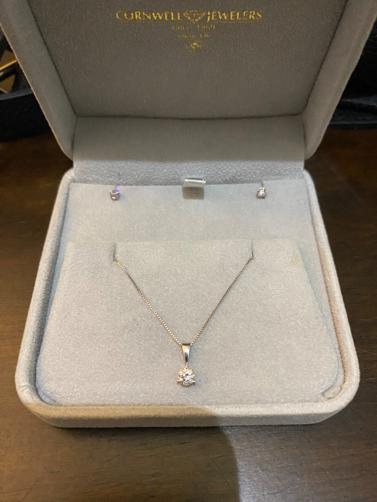 14k white gold diamonds pendant with pendant with matching white gold earrings