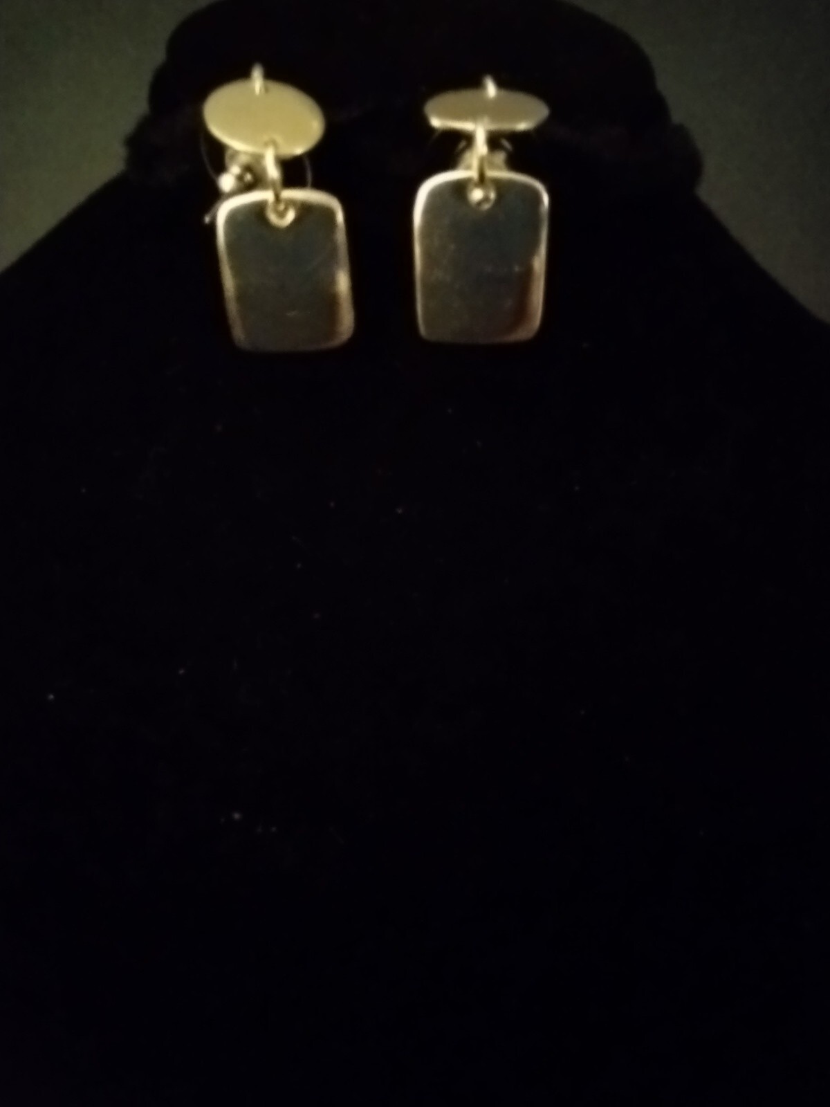 “CIRCLE MEETS THE SQUARE’ Earrings by: Designs R3372 / [NEW}.