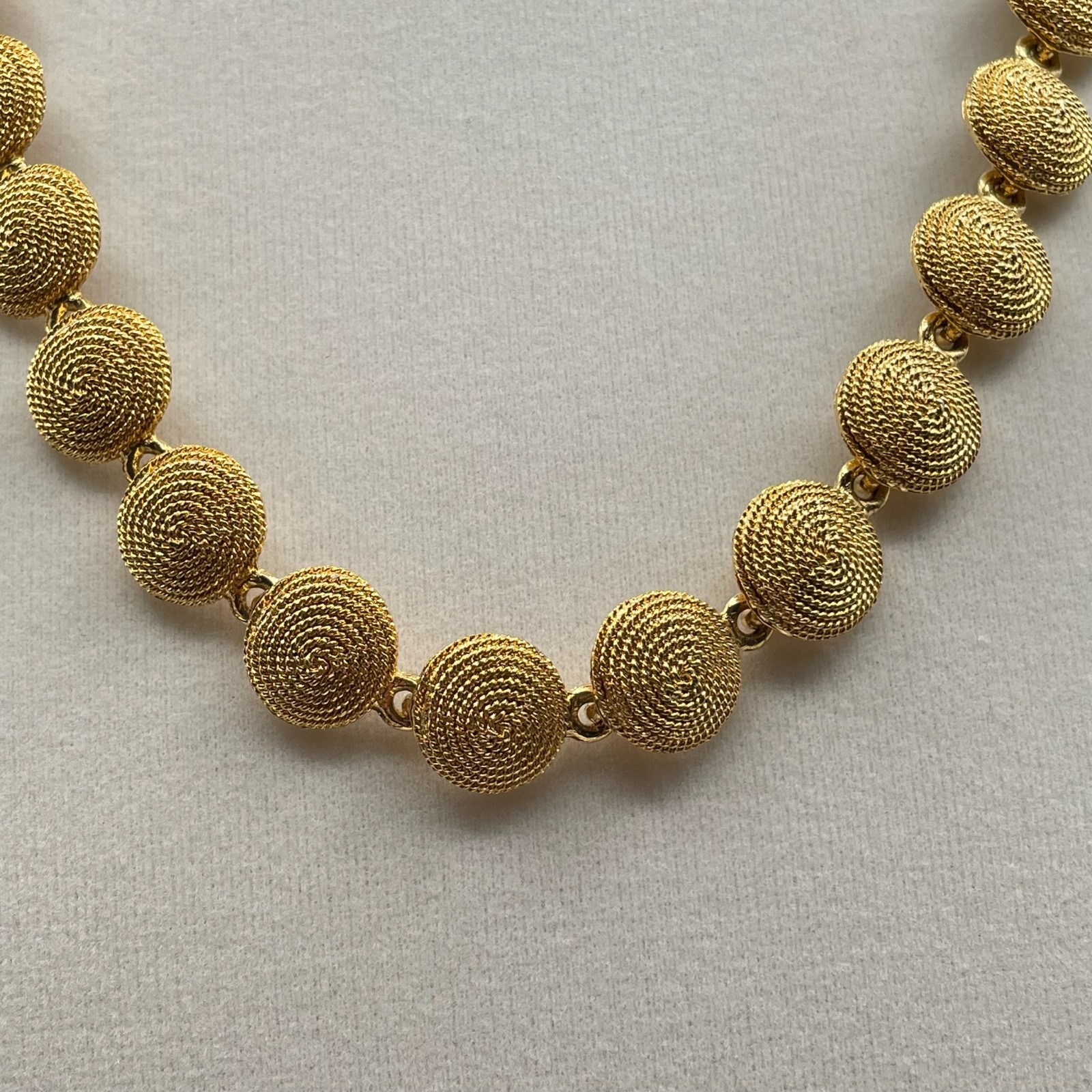 Vintage Gold Tone Classic Fashion Filigree Disc Matar Mala Push Lock Necklace