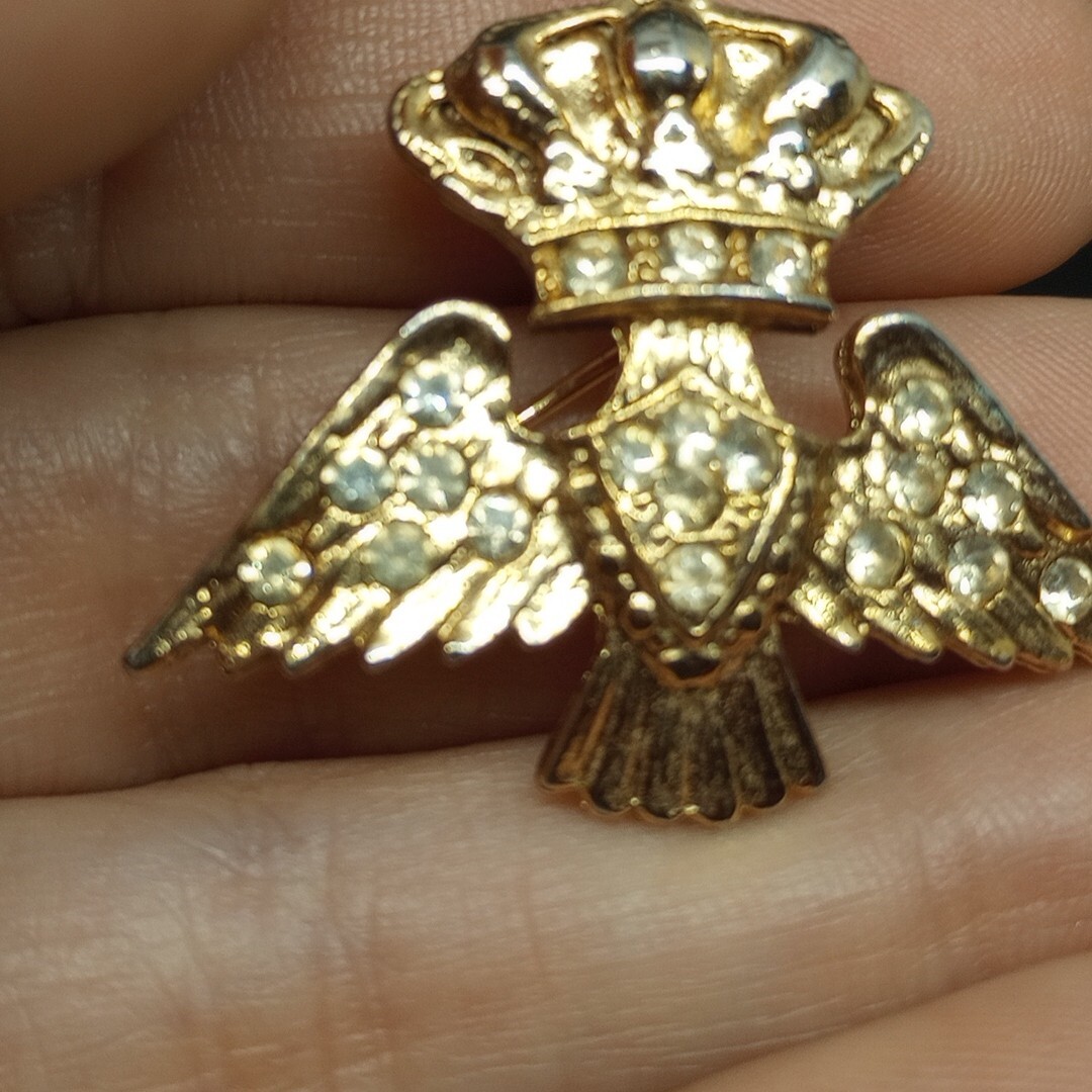 Vintage Gold Tone CROWN EAGLE WINGS BROOCH Royal Queen Rhinestone Jewelry 50s ?