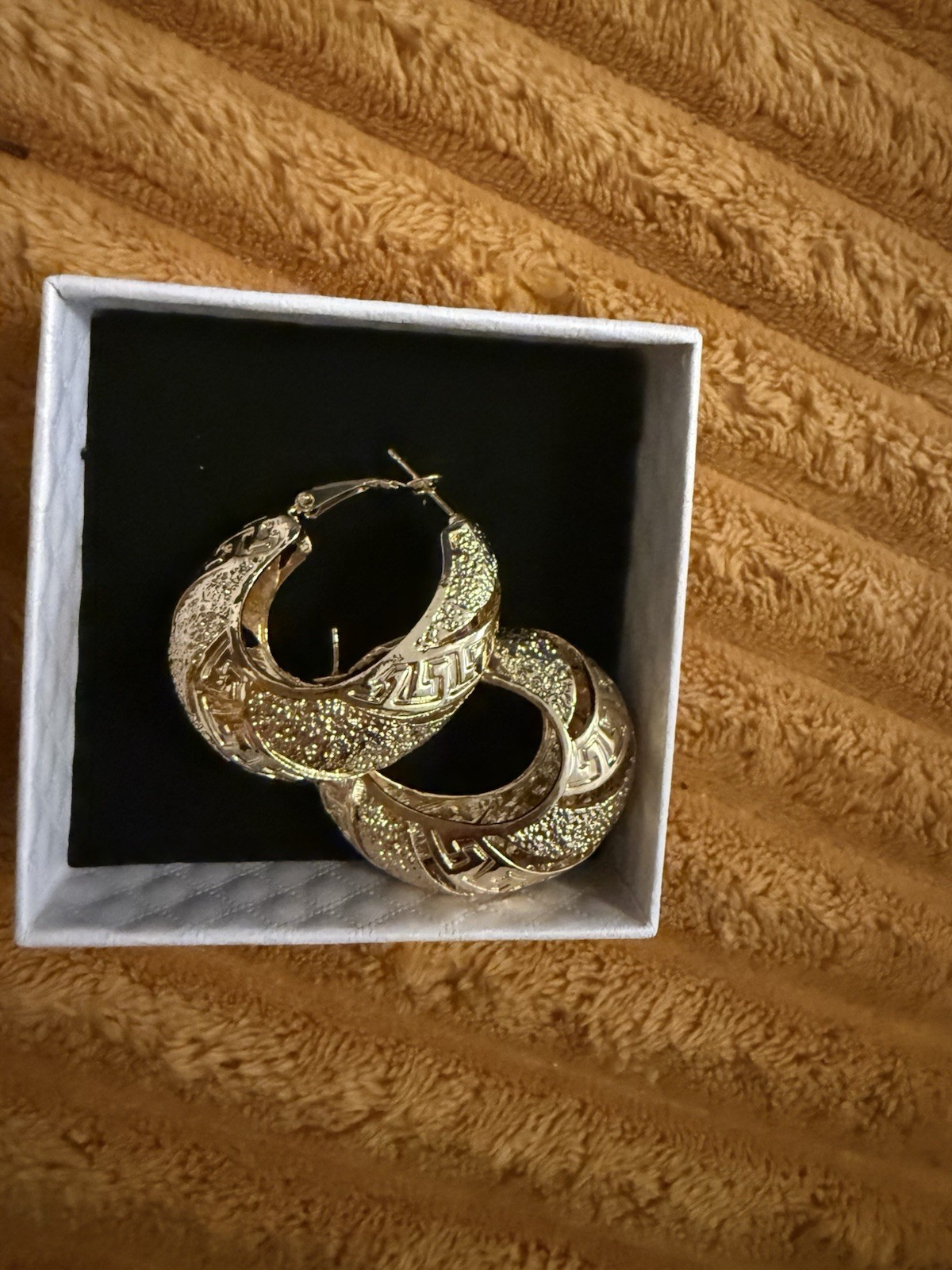 Gold Tone Textured Pattern Hoop Earrings Latch Back Closure Round No Stone