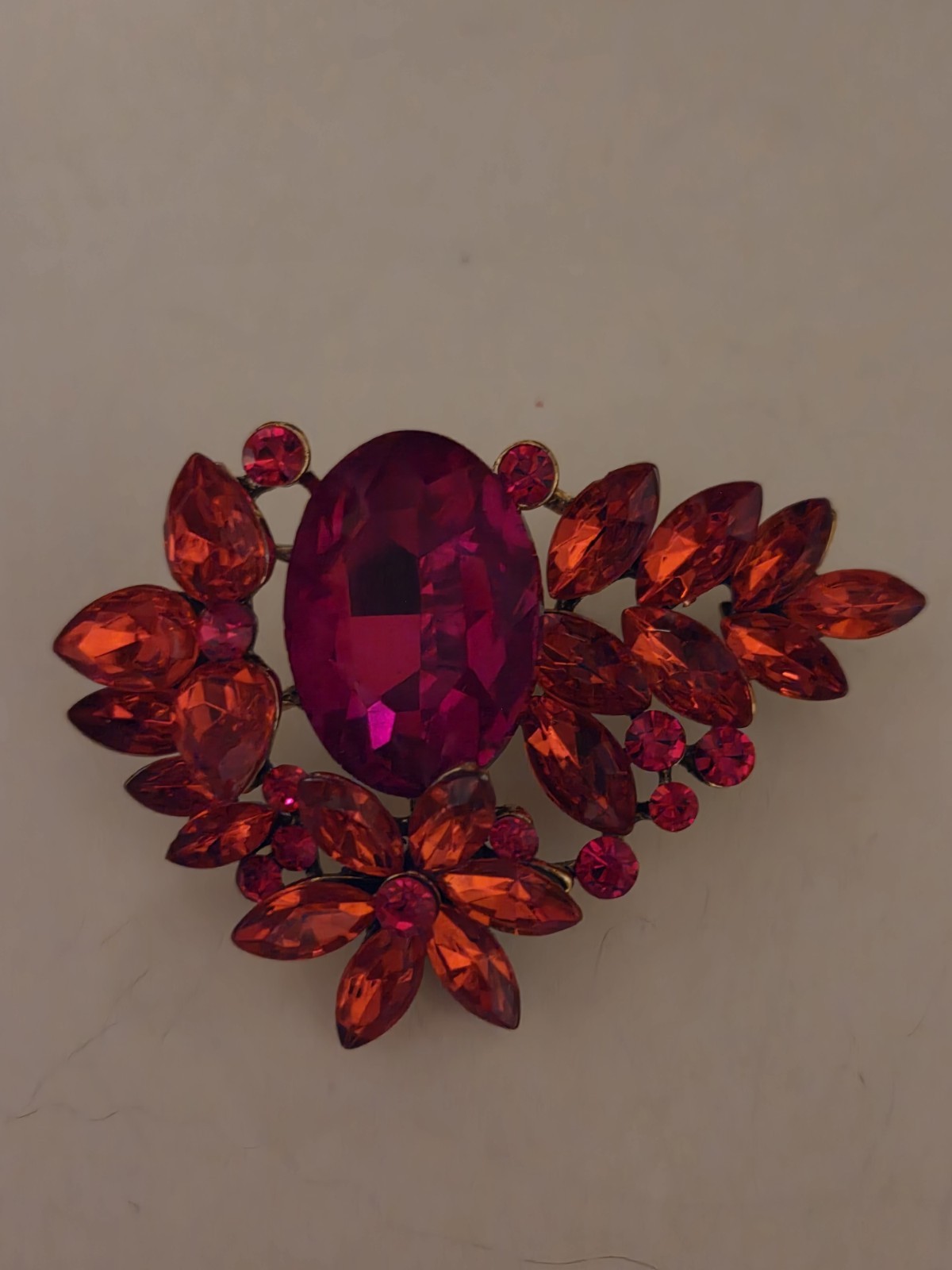 Absolutely Stunning Red Rhinestone Flower Floral All Occasions Brooch P2-160-3