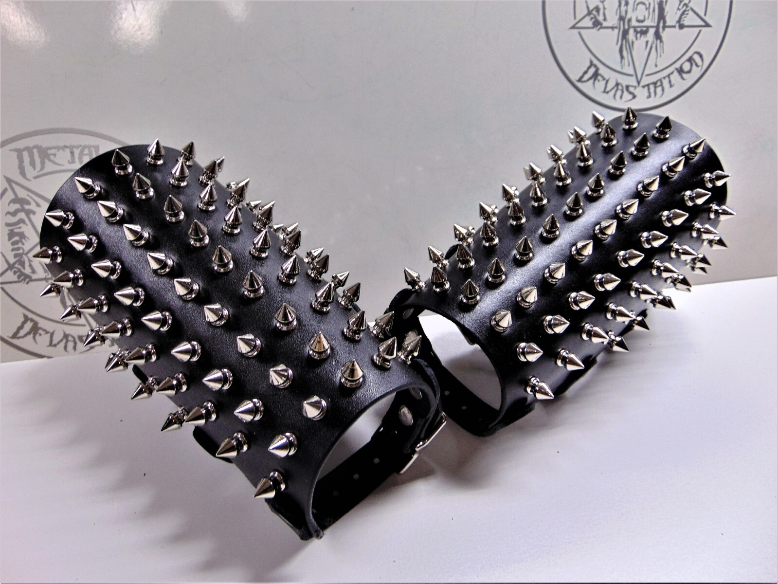 JUDAS ISCARIOT LEATHER SPIKED GAUNTLET BLACK METAL (MDLG0006)