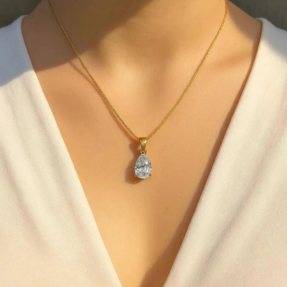 Sparkling Pear Cut Simulated Diamond Women’s Pendant In 14K Yellow Gold Plated