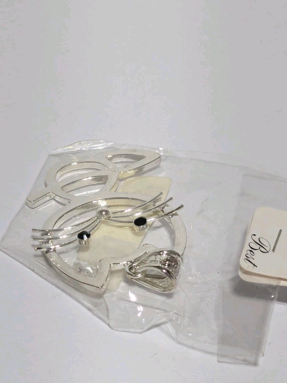 NWT Best Silver Tone Outline Cat Pendant With Black Faceted Acrylic Eyes. 2.25″