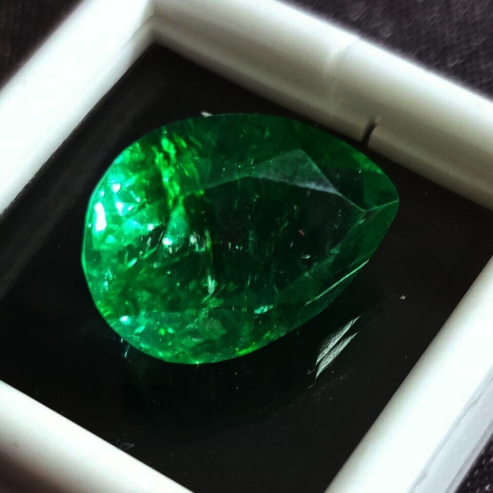 Green COLOMBIAN Emerald Pear Shape CERTIFIED Loose Gemstone 8.54 Ct Natural