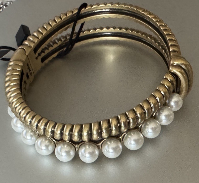 Mimco Shellicious Bangle in Pearl RRP$149.95