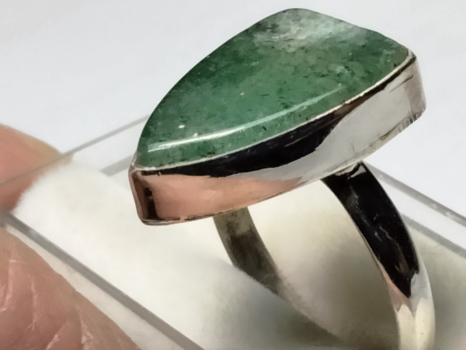 ATTRACTIVE NATURAL GREEN ONYX IN STERLING SILVER 925 RING SIZE 8.75-9.0