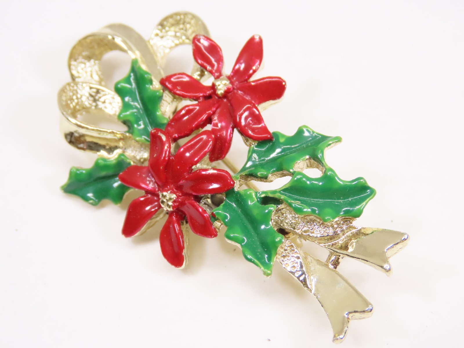 Gerry’s Christmas Brooch Pin Holly Poinsettia Bows Enamel Gold Tone VTG D2903