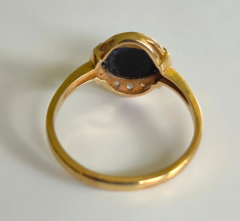 10K TRG Yellow Gold Ring – Black Onyx with Diamonds – Size 8, Weighs 2 Grams