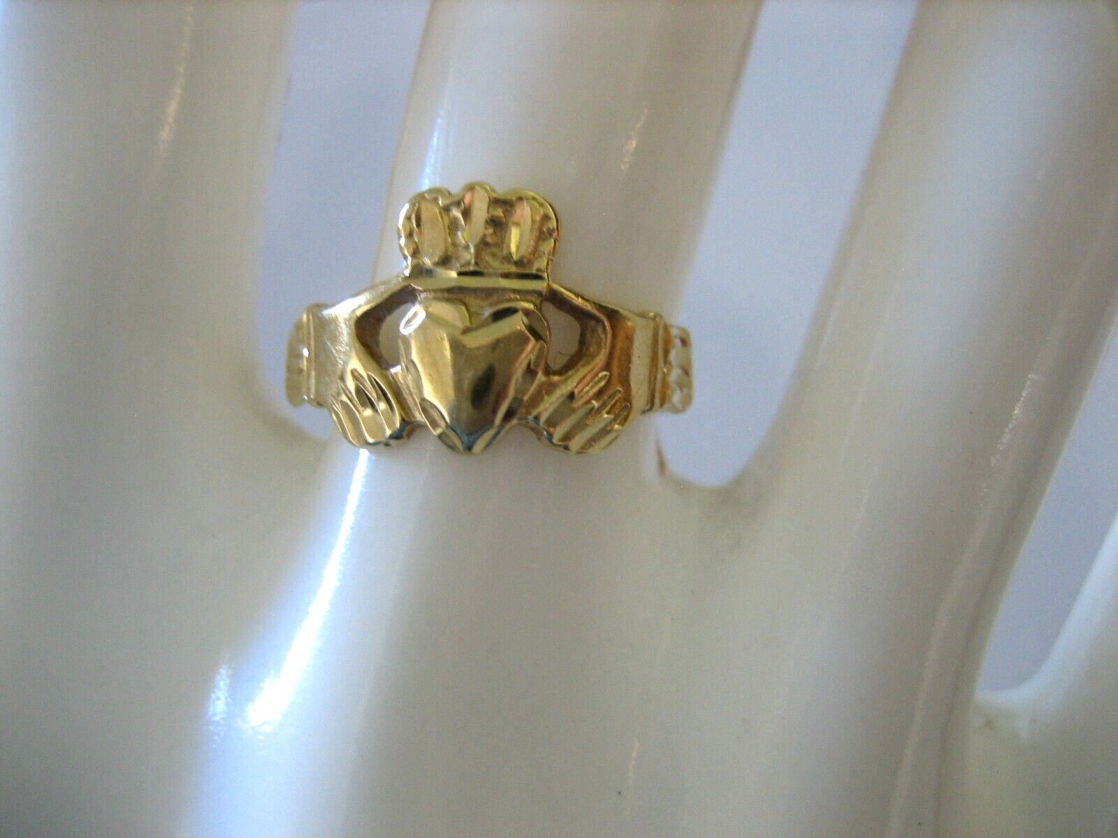 14K YELLOW GOLD HEART HANDS CROWN CLADAUGH RING 2.4 GRAMS SIZE 6