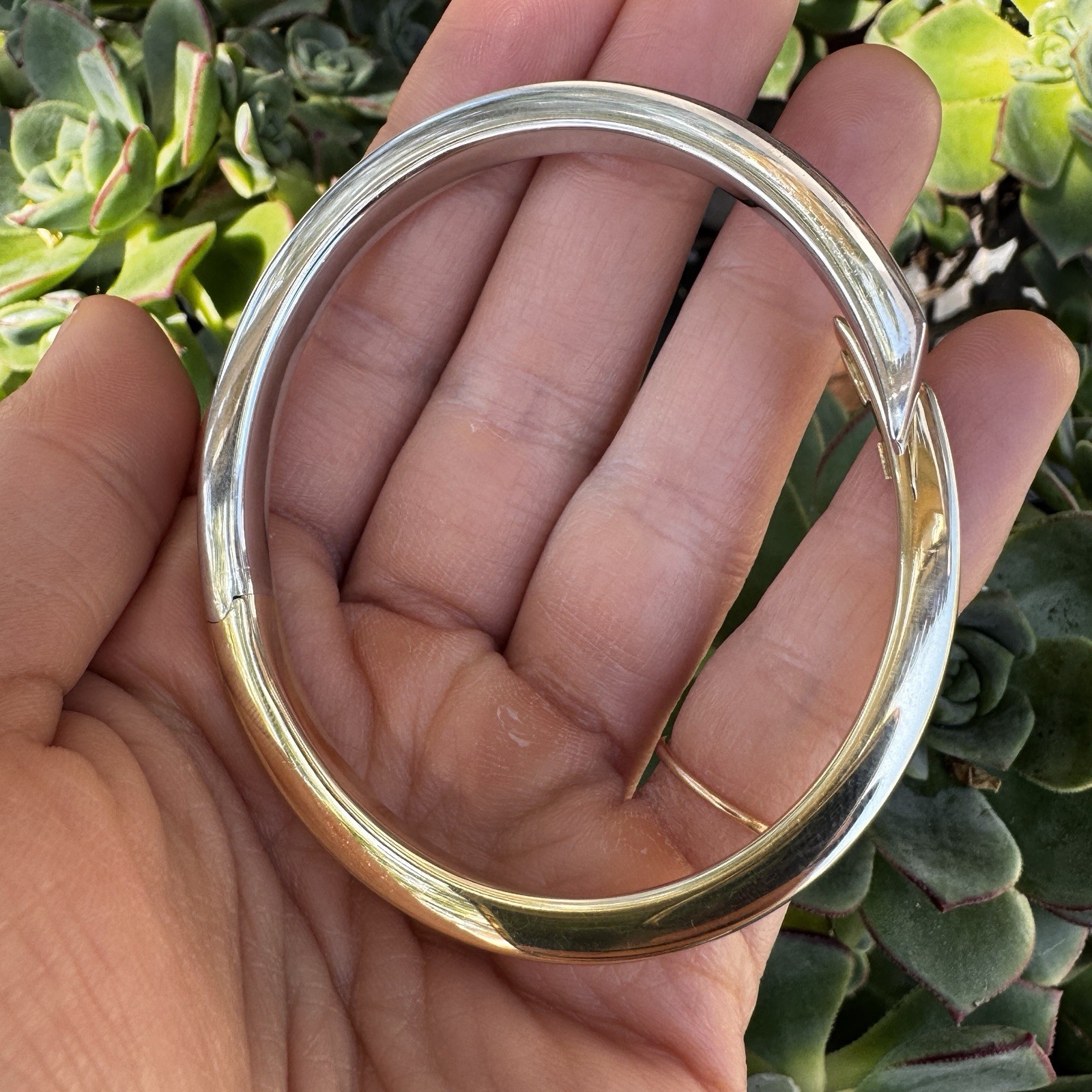 Le Gi Italian 14k Gold Two Tone Hinged Bypass Bangle Bracelet Size 7” 15.5 Gram