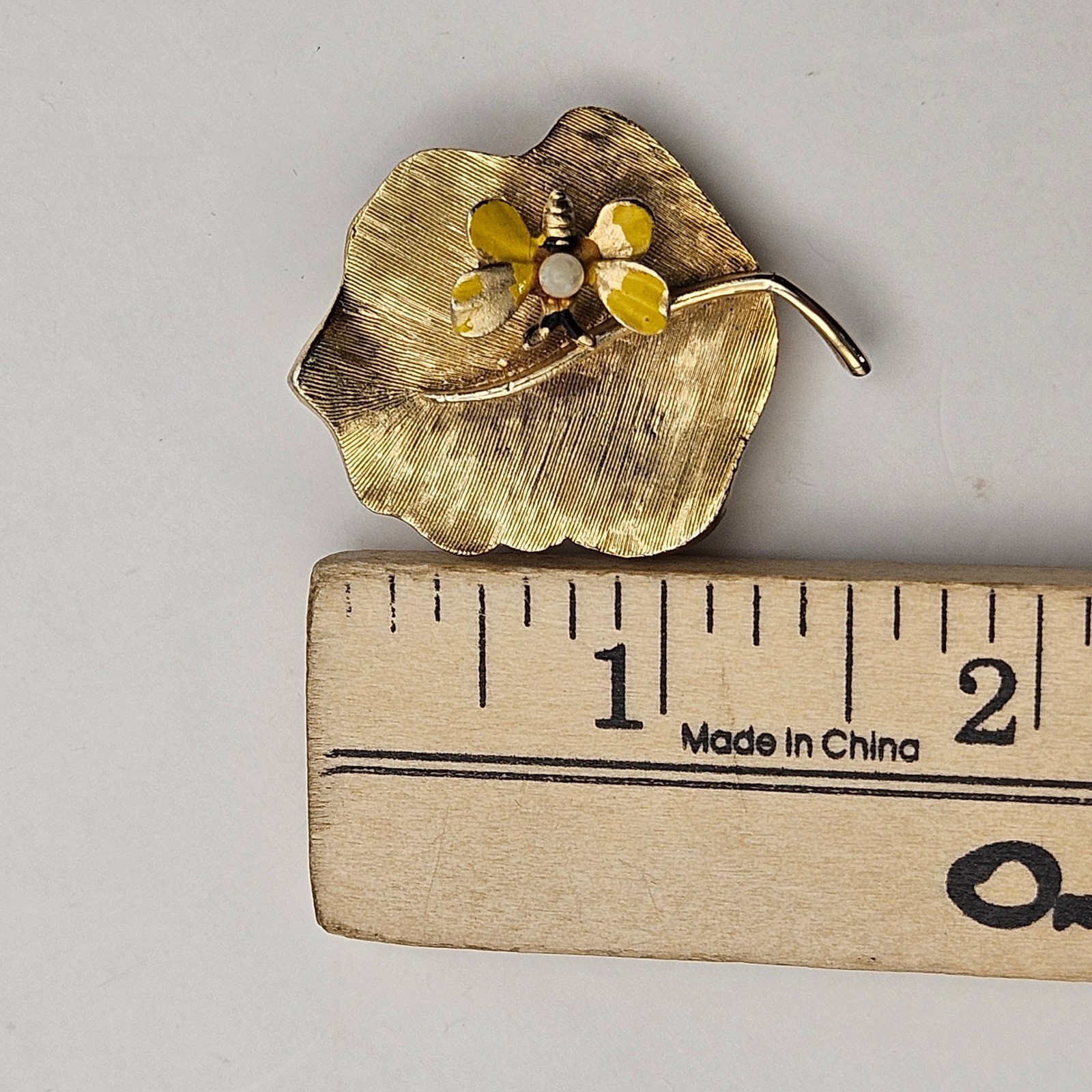 R Mandle Vintage Gold Tone Leaf Bee Brooch Enameled Faux Pearl Pin Whimsical
