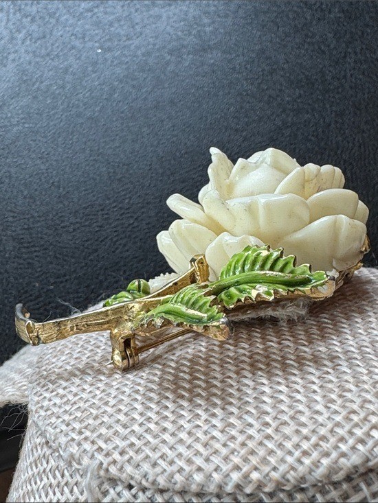VTG Signed PELL White Rose Brooch Molded Resin Gold Tone Enamel Leaves 1960s