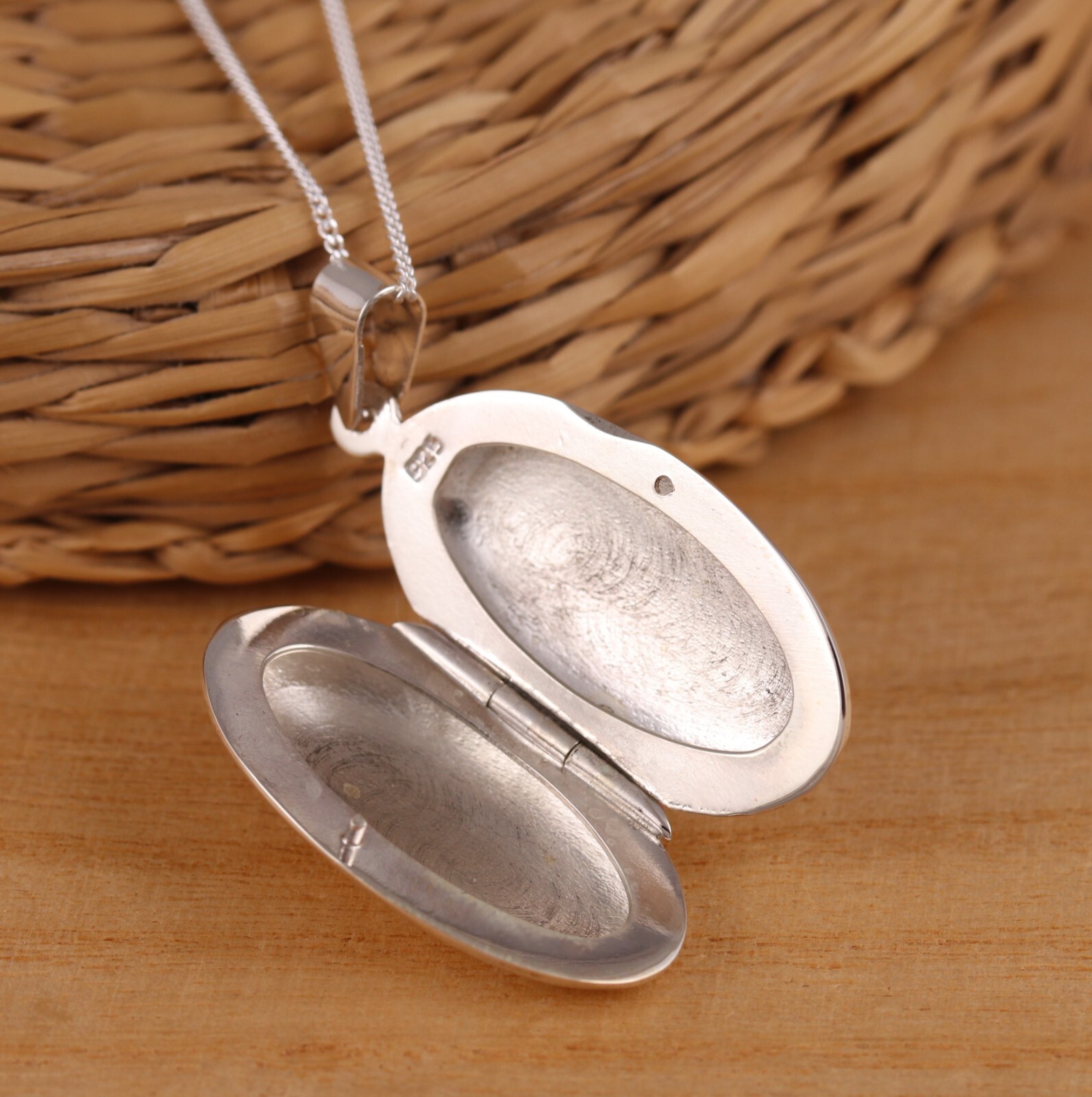 Solid 925 Sterling Silver Engraved Oval Photo Locket Pendant Necklace Chain Box