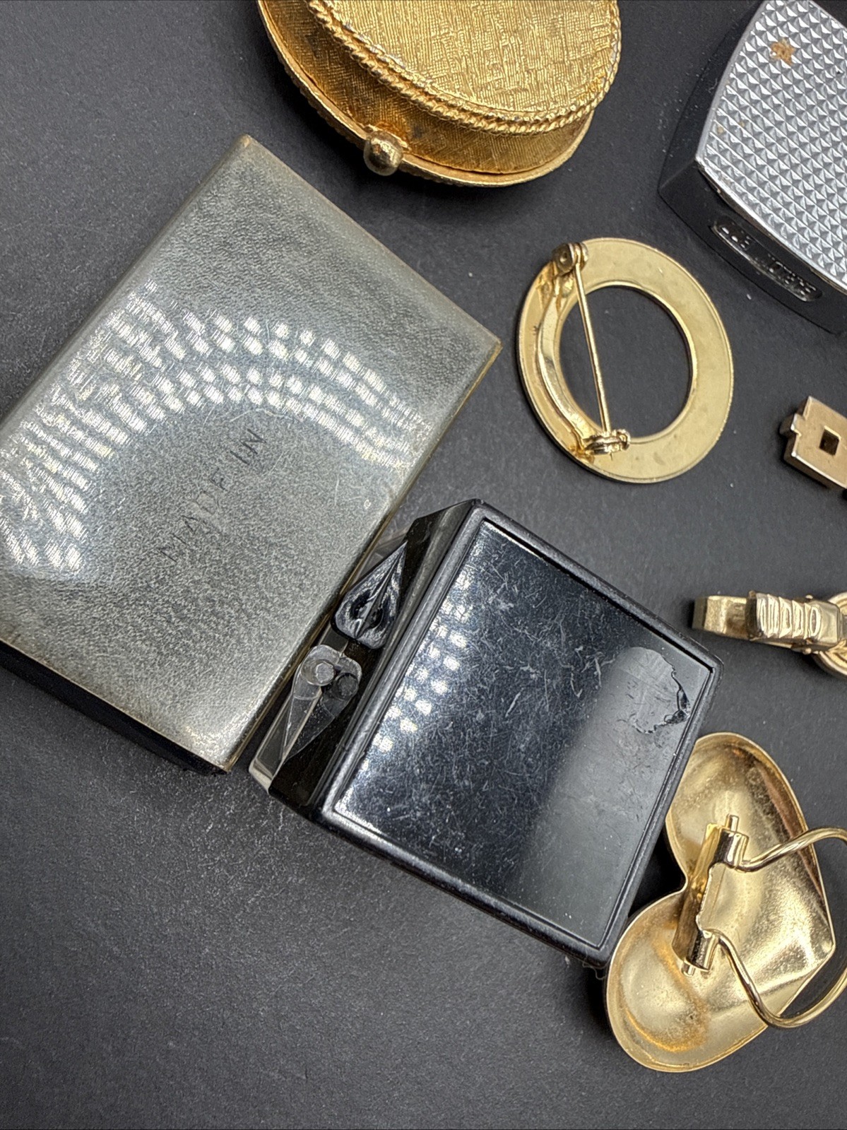 Lot Of Vintage Jewelry Accessories And Other Fun Things Mostly Gold Tone J4