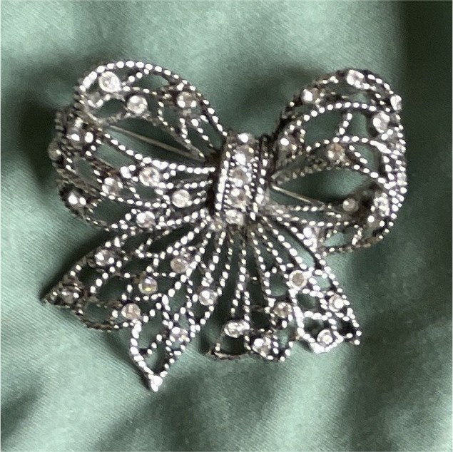 Silver Tone Bow Crystal Rhinestone Brooch Pin Clear/White Colorless Stones