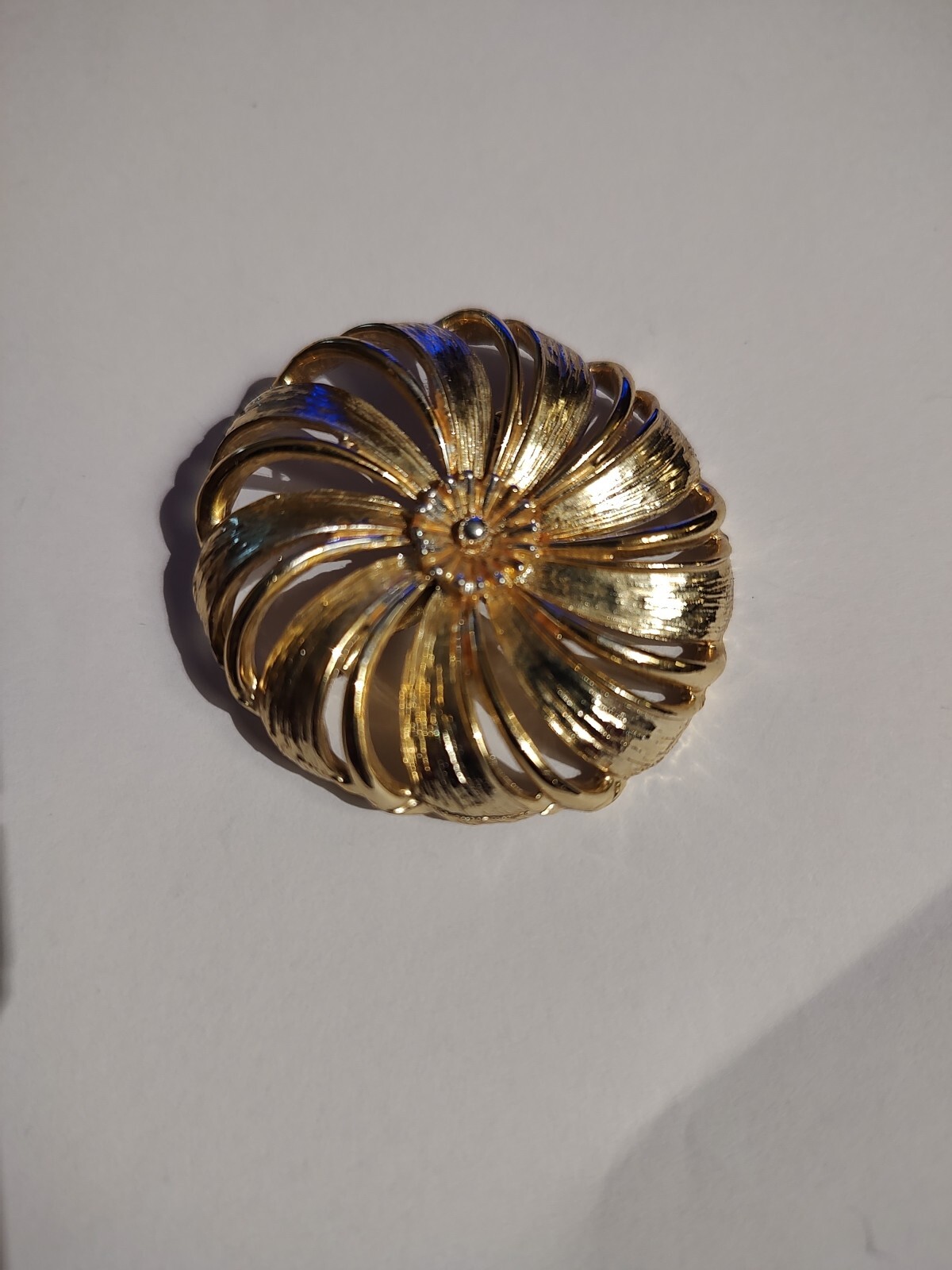 Vintage Large Aged Gold Flower Brooch 1 And 3/4 Inches Diameter