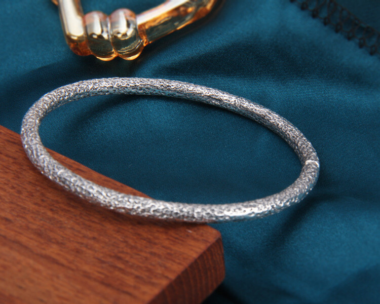 A27 Bangle Round Irregular Hammered 4mm Fine Silver Silver 999