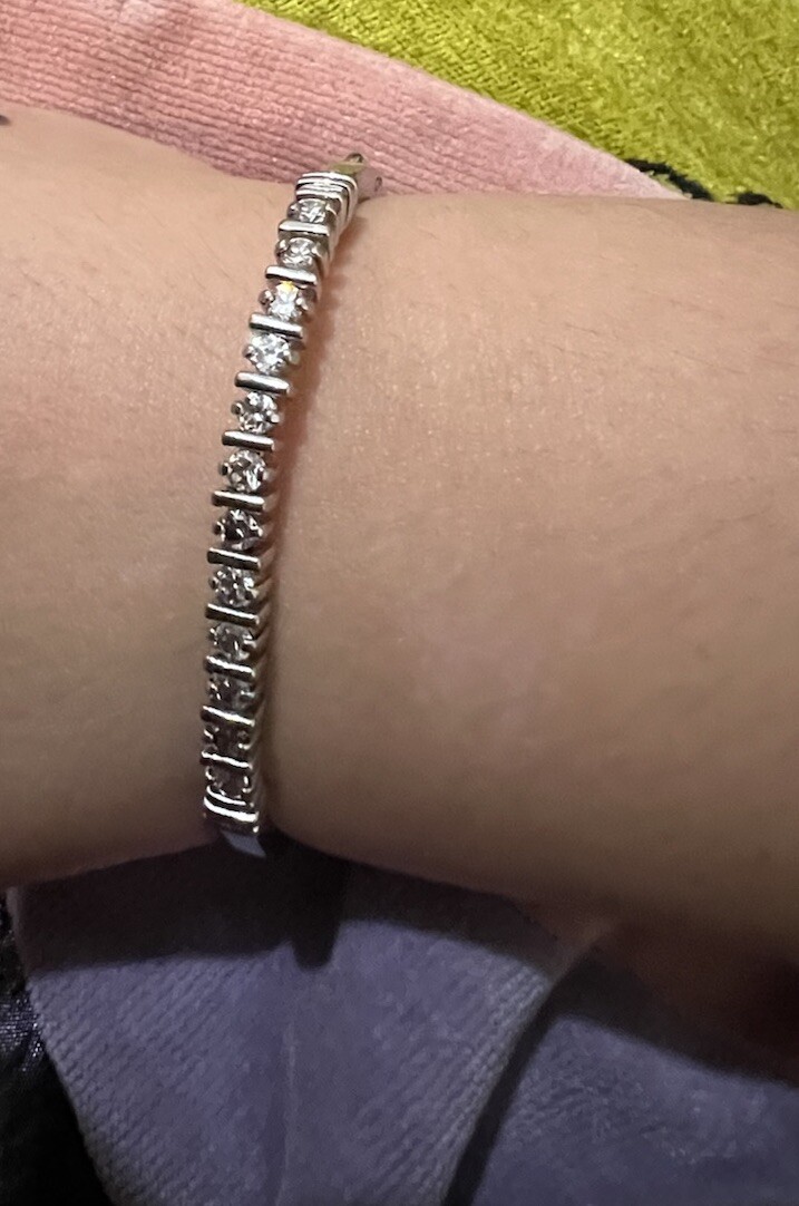 silver Tone bracelet With Unmarked Clear Crystal None symmetrical D : 5& 5.5cm