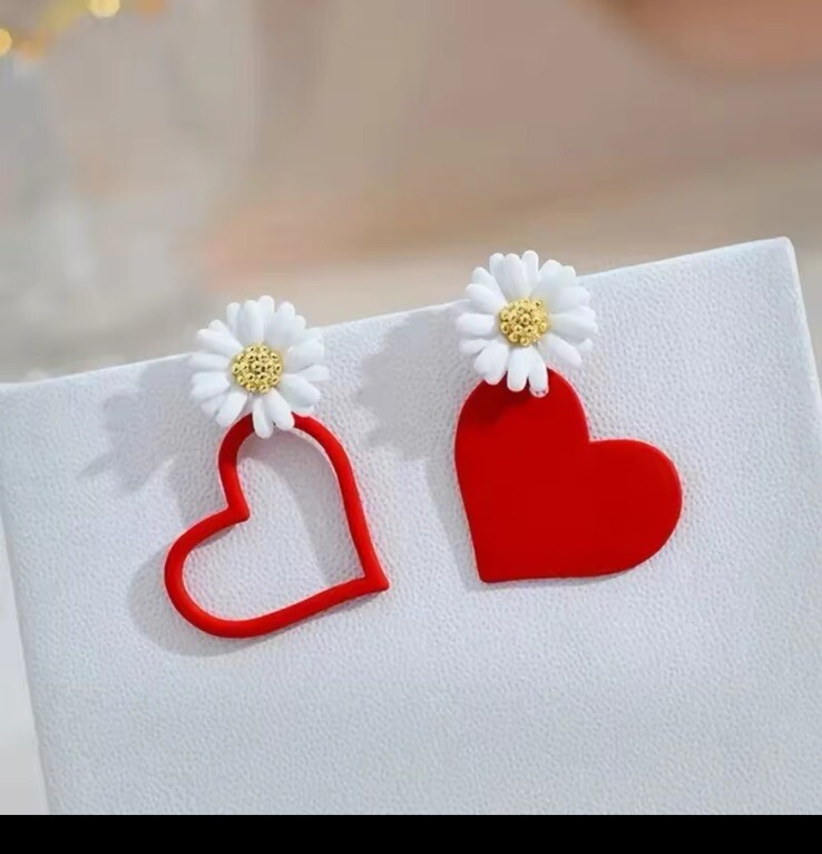 RED AND WHITE FLOWER ASYMMETRIC LOVE HEART SHAPE WOMAN EARRINGS