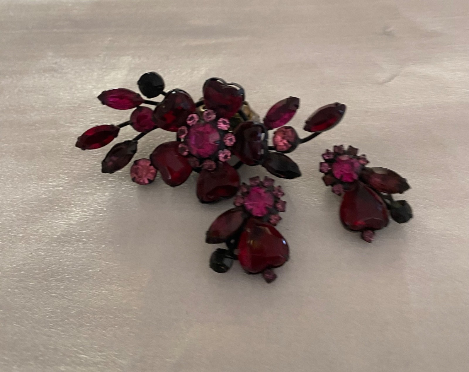 Vintage Juliana (DeLizza & Elster) Red & Fuchsia Heart Shaped Stones Demi Parure
