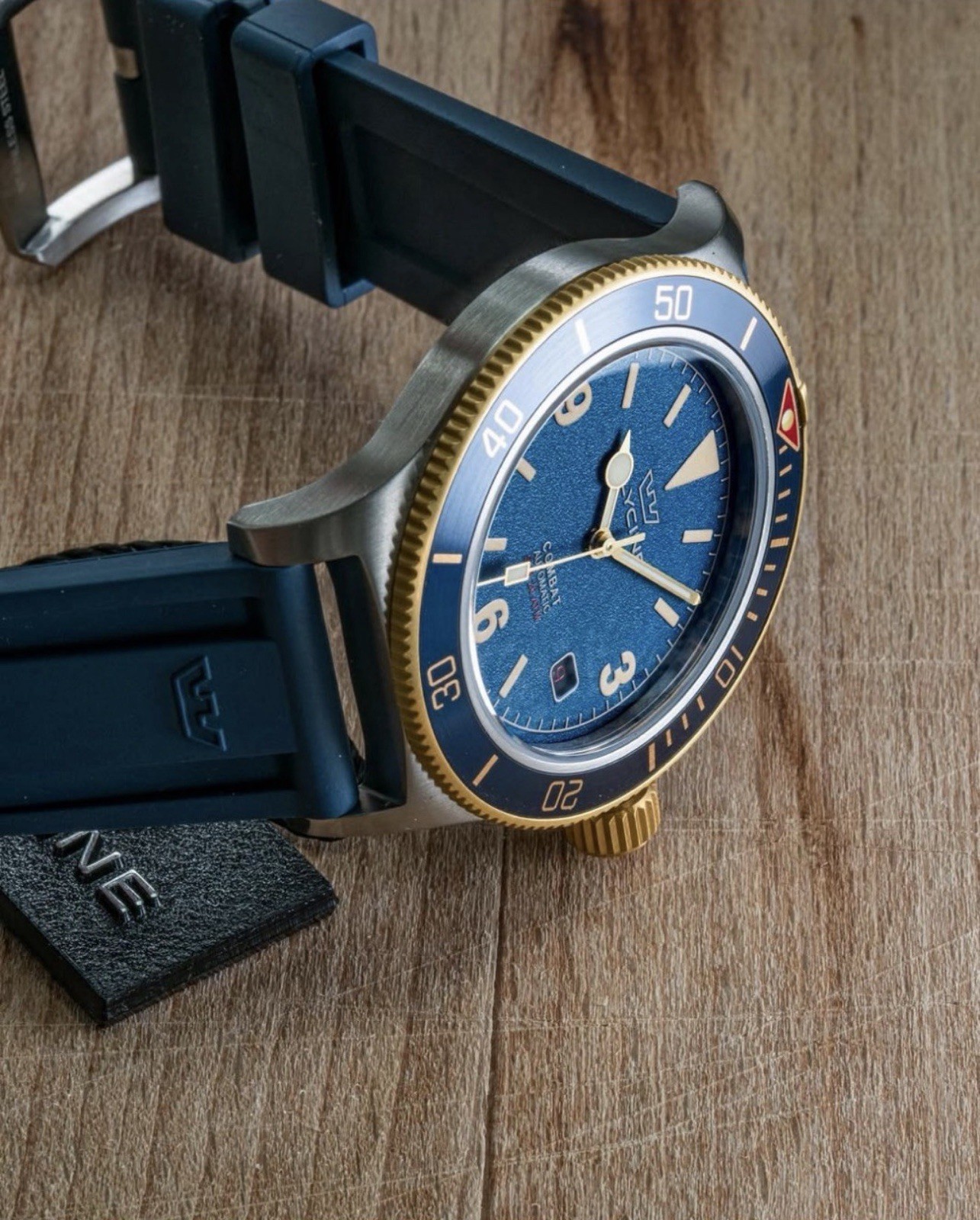 Glycine Combat Sub Vintage Automatic 42mm Blue Dial Blue Rubber Strap Date 200m