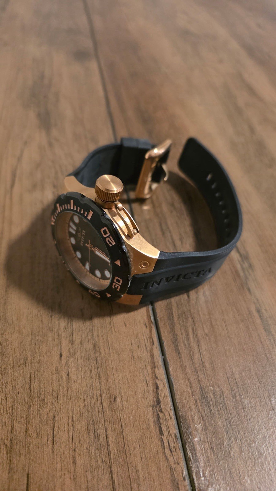 Invicta Pro Diver Men’s Quartz Diver Watch 200m Black Dial Black/Gold Bezel