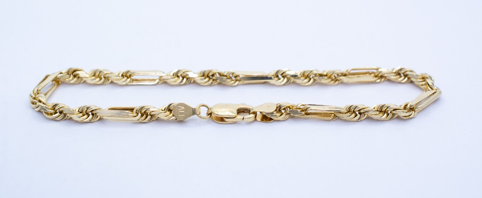 (MA5) 10K Yellow Gold Figarope Link Bracelet 9.2 Grams 8″ Long 3.71 mm Wide