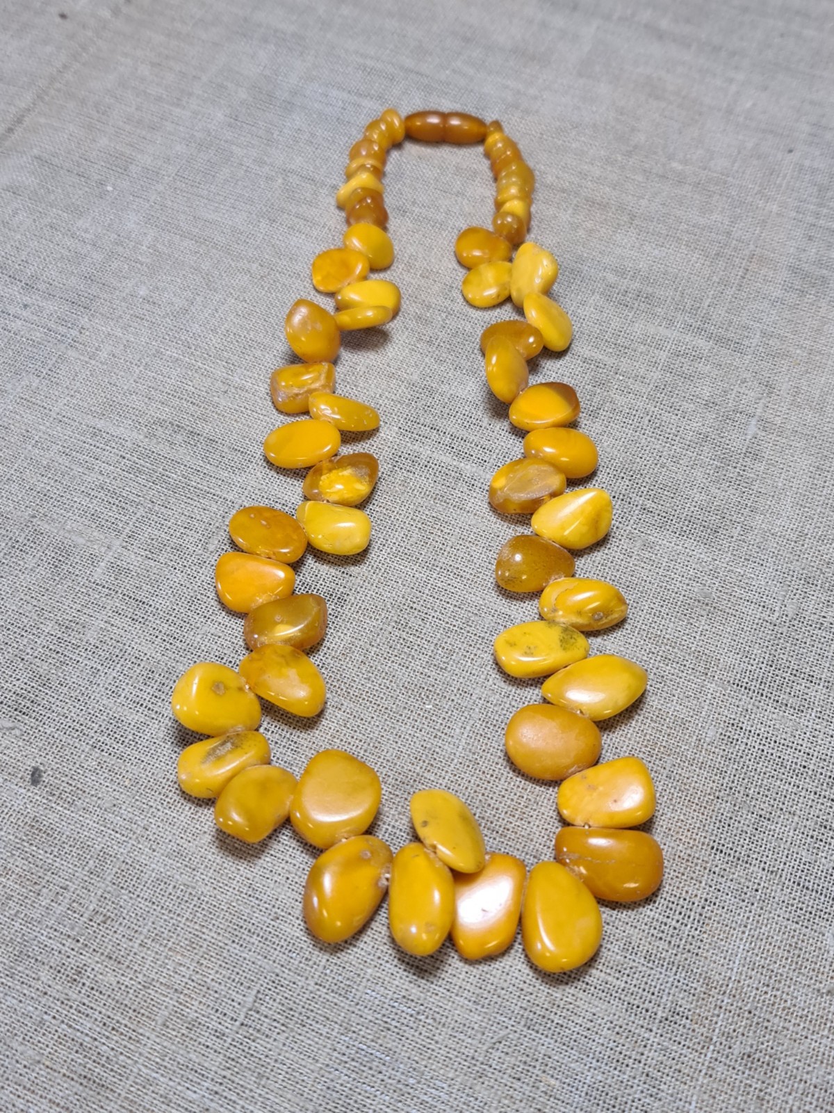 Amber old antique, egg yolk. Necklace, beads 60 grams . Women’s vintage jewelry.