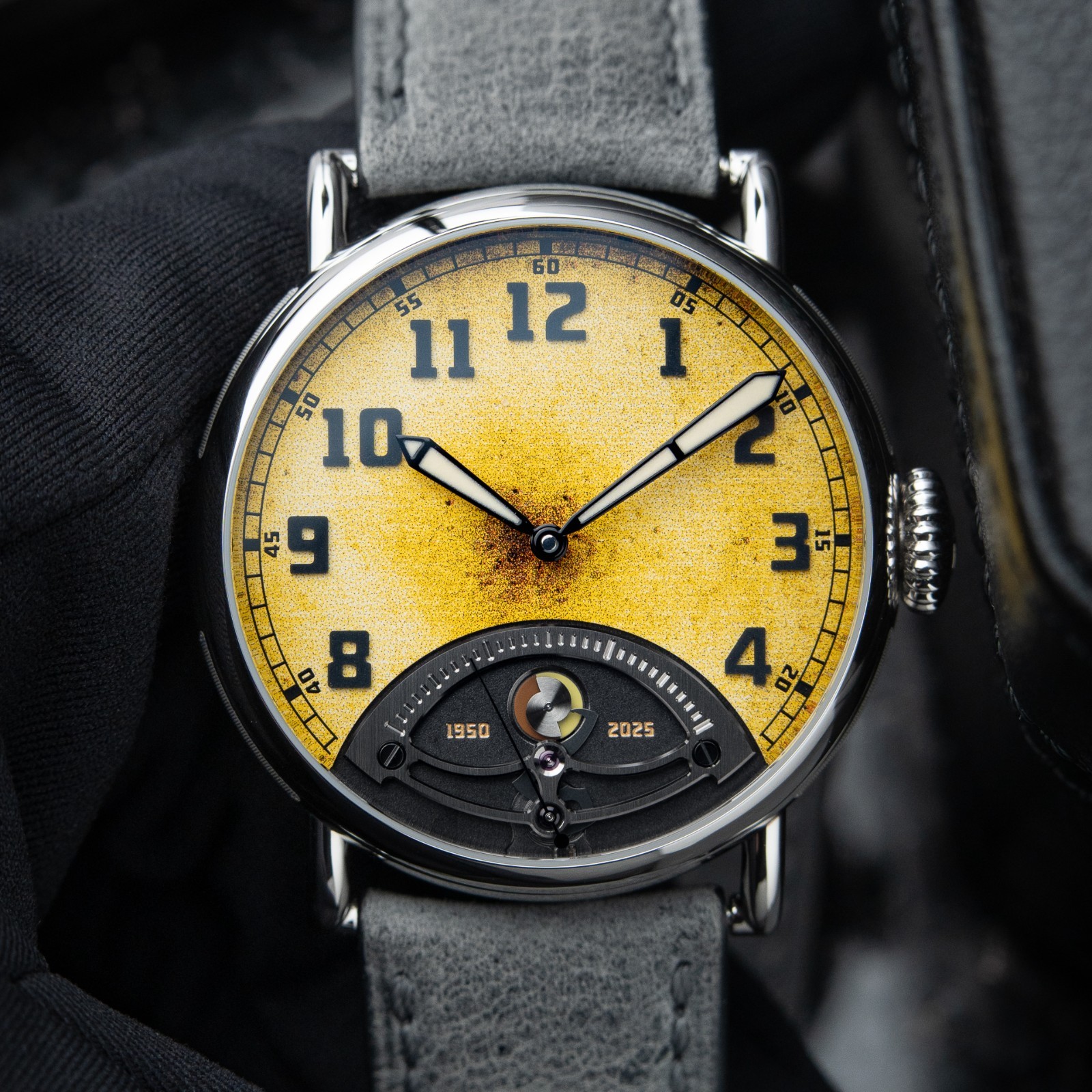 H.Moser & Cie. Heritage Retrograde Seconds RARE 11/25 Limited Ed. Yellow Watch